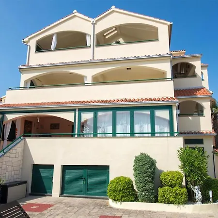 Stunning Apartment In Vodice Apartamento *