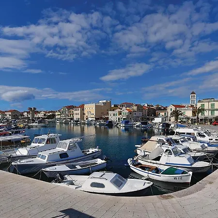 Stunning Apartment In Vodice Apartamento *