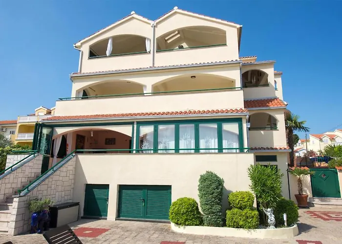 Stunning Apartment In Vodice Apartamento *